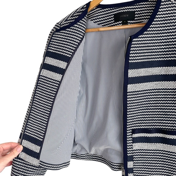 J Crew Navy and White Tweed Striped Full Zip Collarless Blazer Size 6 - Picture 6 of 7